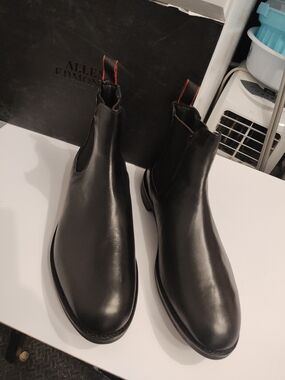 Allen Edmonds Men’s Black Leather Chelsea Boots 14